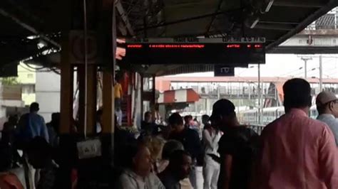 bihar railway station viral video download|Fact Check: Did a woman die trying to board moving train in。